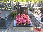 Warszawa, ul. Wa�brzyska, gr�b rodzinny (2). Stan z dn. 13 wrze�nia 2016 r. (fot. Tomasz Karolak).