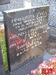 Warszawa, ul. Wa�brzyska, gr�b rodzinny (2). Stan z dn. 13 wrze�nia 2016 r. (fot. Tomasz Karolak).