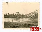 Zniszczenia wojenne 1939 - most na Bzurze w Sochaczewie (fot. ze zbior�w Andrzeja Kornackiego).