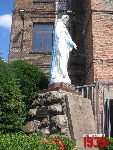 Pruszk�w, ul. O��wkowa, tablica pami�tkowa. Stan z dn. 28. 06. 2012 r. (fot. Tomasz Karolak).