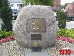 B�onie, Rynek, Pomnik Hymnu Narodowego. Stan z dn. 23. 08. 2011 r. (fot. Tomasz Karolak).