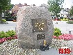 B�onie, Rynek, Pomnik Hymnu Narodowego. Stan z dn. 23. 08. 2011 r. (fot. Tomasz Karolak).