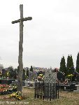 Borz�cin Du�y, ul. Warszawska, stela pami�tkowa. Stan z dn. 5 kwietnia 2012 r. (fot. Tomasz Kuran).