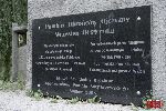 �lad�w, obelisk w miejscu zbrodni hitlerowskiej na �o�nierzach Wojska Polskiego i ludno�ci cywilnej (fot. �. Wojtczak).