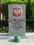 Parzniew, ul. G��wna, pomnik. Stan z dn. 20. 07. 2013 r. (fot. Jacek Kaczorowski).