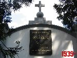 Grodzisk Mazowiecki, ul. Rado�ska, tablica pami�tkowa. Stan z dn. 17. 08. 2011 r. (fot. Tomasz Karolak).