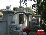 Grodzisk Mazowiecki, ul. Rado�ska, tablica pami�tkowa. Stan z dn. 17. 08. 2011 r. (fot. Tomasz Karolak).