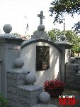 Grodzisk Mazowiecki, ul. Rado�ska, tablica pami�tkowa. Stan z dn. 17. 08. 2011 r. (fot. Tomasz Karolak).