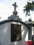 Grodzisk Mazowiecki, ul. Rado�ska, tablica pami�tkowa. Stan z dn. 17. 08. 2011 r. (fot. Tomasz Karolak).