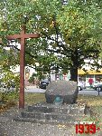 Brwin�w, Rynek, pomnik. Stan z dn. 05. 10. 2011 r. (fot. Tomasz Karolak).