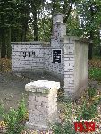 Brwin�w, Park Miejski im. 36 p.p. Legii Akademickiej, Pomnik - 