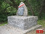Brwin�w, ul. Powsta�c�w Warszawy, pomnik. Stan z dn. 06. 09. 2012 r. (fot. Tomasz Karolak).