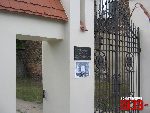 Brwin�w, Rynek, tablica pami�tkowa. Stan z dn. 06. 09. 2012 r. (fot. Tomasz Karolak).