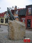 Leszno, Al. Wojska Polskiego, g�az pami�tkowy. Stan z dn. 04. 12. 2011 r. (fot. Tomasz Karolak).