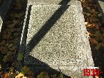 S�ubice, ul. Wi�lana, p�yta pami�tkowa. Stan z dn. 16. 10. 2011 r. (fot. Tomasz Karolak).