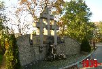 Sochaczew - Trojan�w, ul. ks. Jerzego Popie�uszki, pomnik. Stan z dn. 07. 10. 2010 r. (fot. Tomasz Karolak).