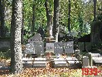Warszawa, ul. M�ynarska, tablice nagrobne. Stan z dn. 13 wrze�nia 2016 r. (fot. Tomasz Karolak).