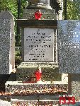 Warszawa, ul. M�ynarska, tablice nagrobne. Stan z dn. 13 wrze�nia 2016 r. (fot. Tomasz Karolak).